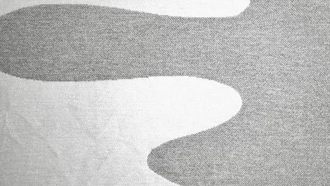 Serene grayscale abstract waves undulate across textured minimalist canvas ev Foto stock