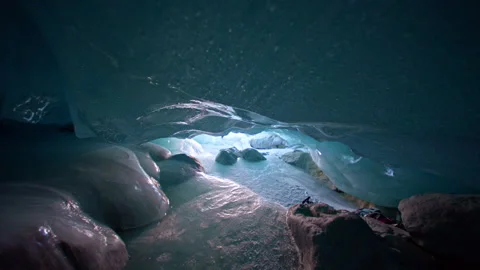 Serene Ice Cave Under Morteratsch Glacier in Switzerland's Scenic Wilderness Stockbeeldmateriaal 334103610