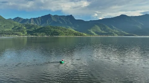 Serene Lap An Lagoon with Lush Mountains and Reflective Waters in Vietnam Vidéo 339273675