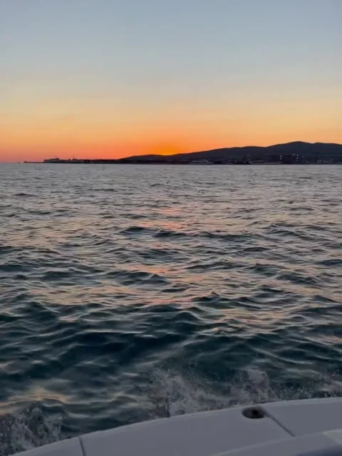 Serene Ocean Sunset View from a Boat 库存影片 341318423