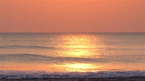 Serene ocean sunset view with vibrant orange hues reflecting on calm Stock-Footage 271668599