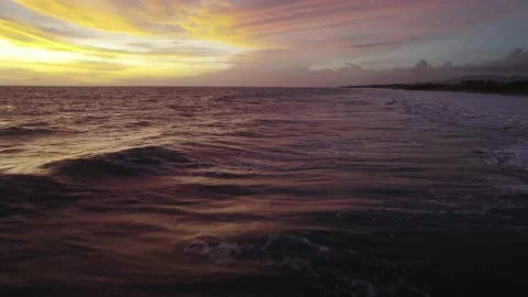 Serene Ocean Waves at Sunset with Dramatic Sky Track In Movement 库存影片 237520778