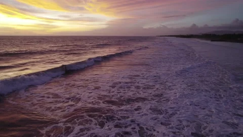 Serene Ocean Waves at Sunset with Dramatic Purple Sky Track In Movement 库存影片 237521144
