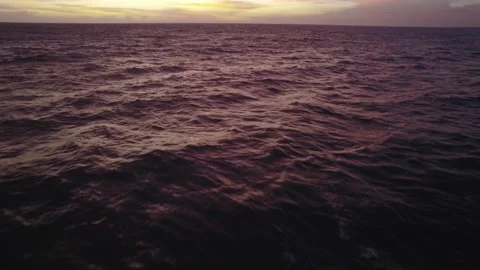 Serene Ocean Waves at Sunset with Exotic Sky Bali 库存影片 237521463