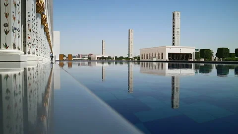Serene Reflection of Sheikh Zayed Mosque in Abu Dhabi Stock Footage 333409786