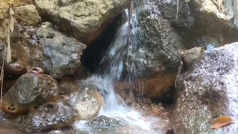 Serene Rocky Stream Видео 332916870