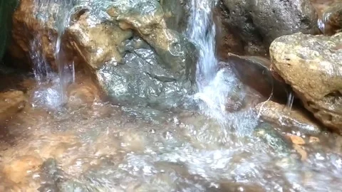 Serene Small Cascade Among Rocks 库存影片 332917355