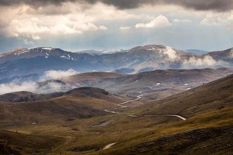 Serene Sunrays Over the Mountain Foto stock