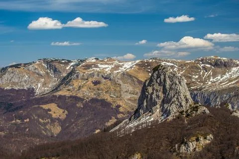 Serene Sunrays Over the Mountain Foto stock