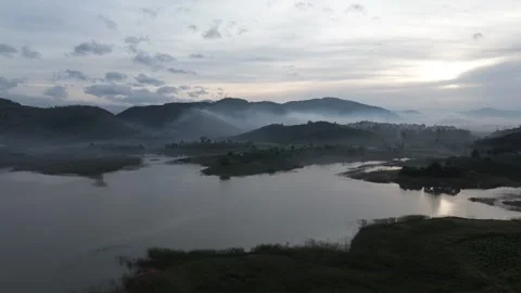 Serene Twilight: High-Altitude Drone View of Highland Lake in Morning Mist 스톡 동영상 342774785