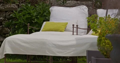 Serene vacations at the valley Stockbeeldmateriaal 143264176