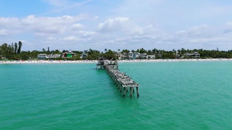 Serene view of Naples, Florida surrounded by calm and clear turquoise waters Video stock 273869543