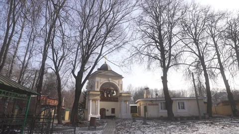 Serene Winter View of an Ancient Structure Surrounded by Trees Vidéo 303817534