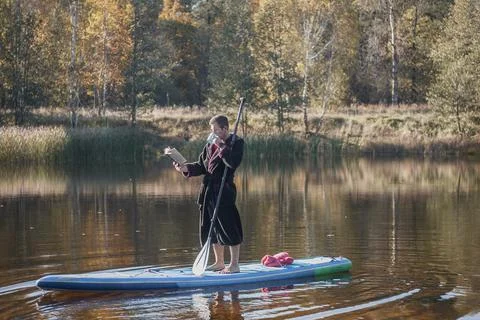 Serfer in a bathrobe on a board, surfer on vacation Foto stock