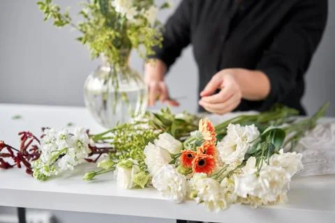 Series, step by step installation of flowers in a vase. Flowers bunch, set for Foto stock