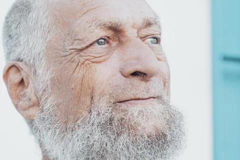 Serious expression of charming man with blue eyes. 75 year old elderly man .. Foto stock