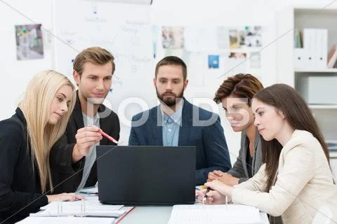 Serious group of business people in a meeting Stock-Fotos