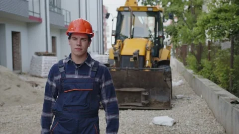 Serious man looks on the camera, tractor Vídeo Stock 157869436