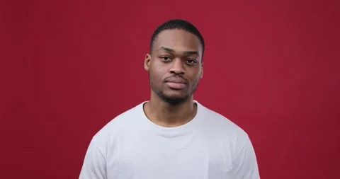 Serious man over maroon background 動画素材 147620311