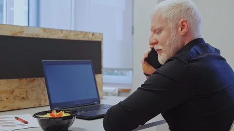 Serious man talking on the phone in the office 스톡 동영상 101744448