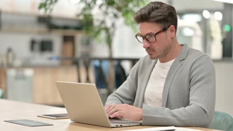 Serious Middle Aged Man using Laptop Видео 139262222