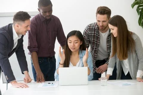 Serious multiracial team discussing solving business problem tog 库存照片