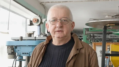 Serious old engineer in glasses at working. Portrait close up. Stock-Footage 107185197