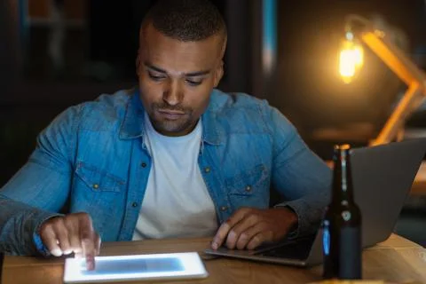 Serious programmer testing new device Stockfoto's