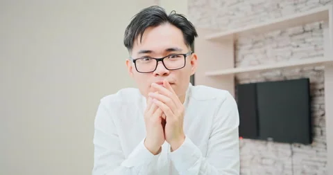 Serious student looks into computer display and nods Stockbeeldmateriaal 146251489