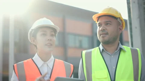 Serious two engineer man Using tablet for checking and maintenance to inspection 库存影片 224637017