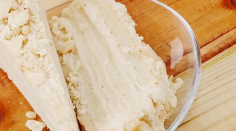 Served cake with tea Vídeos de archivo 58333919