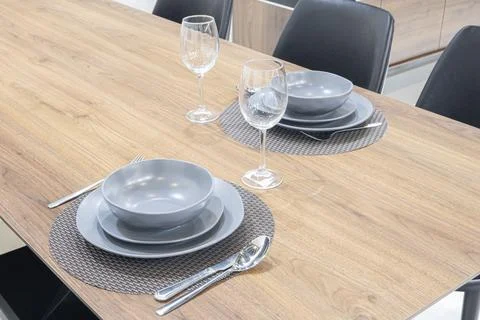 Served dinner table in a restaurant. Foto stock
