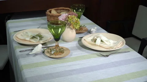 Served festive table in the restaurant Vídeo Stock 103400683