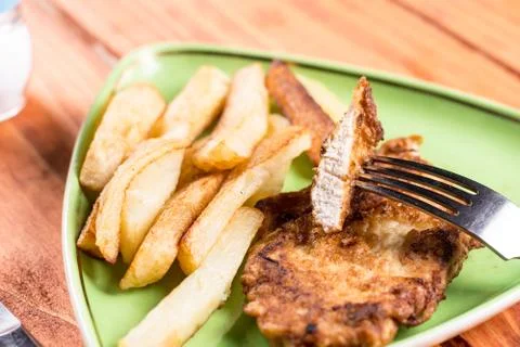 Served lunch with fried chicken breasts in eggs with french fries Foto stock