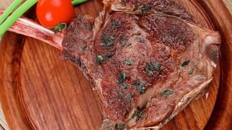 Served main course: boned roasted ribs 库存影片 57635416