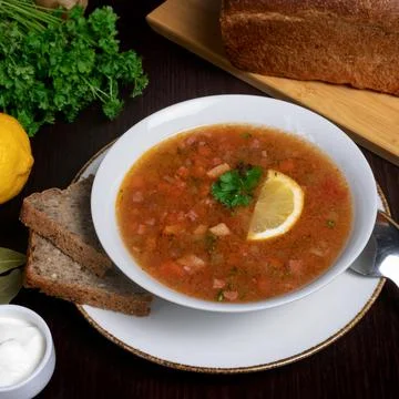 Served soup with a slice of lemon and bread Foto stock