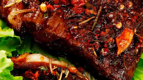 Served steak with raw salad Vídeos de archivo 24653769