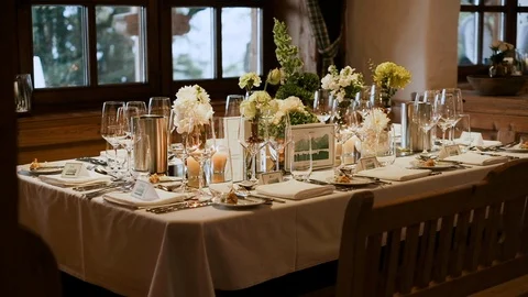 Served Table For Guests At The Wedding. Vídeos de archivo 112753093