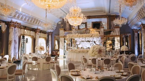 Served Table For Guests At The Wedding. Unsurpassed Interior Of The Restaurant Vídeos de archivo 112735469