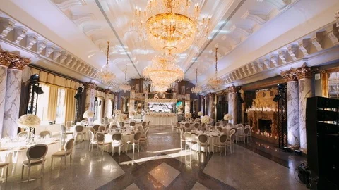 Served Table For Guests At The Wedding. Unsurpassed Interior Of The Restaurant Vídeos de archivo 112735490