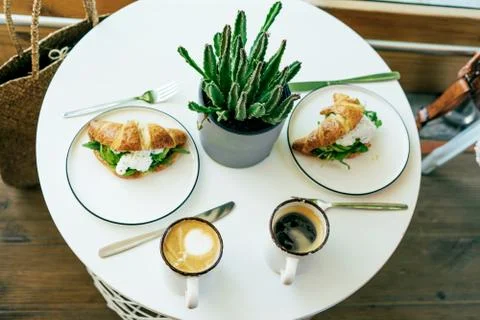 Served table for two Foto stock