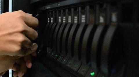 Server and raid storage, Installing hard disk storage 스톡 동영상 62268086