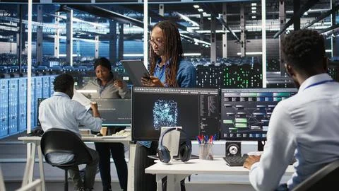 Server farm engineering team using AI algorithms and node tree systems Foto stock