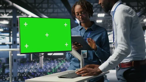Server hub colleagues doing brainstorming, using chroma key device Stock Footage 310785277