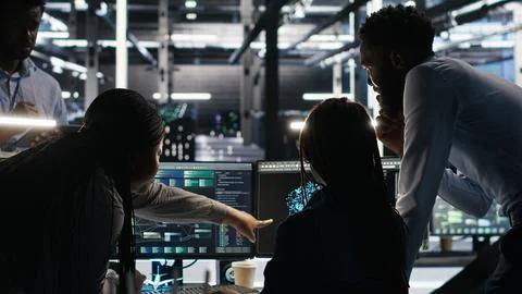 Server hub engineering team working together, using node tree software Foto stock