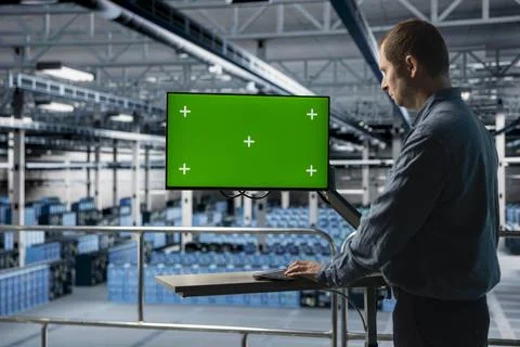 Server hub IT expert uses mockup computer, implementing efficiency optimizations 스톡 사진