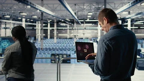 Server hub programmer alerted by warning message on laptop about bugs Stock Footage 314804967