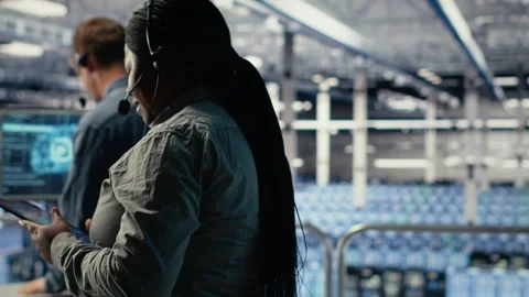 Server hub tech support specialist guides clients set up company data backups Stock Footage 314686364