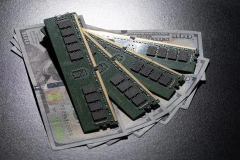 Server memory modules on US dollar bills. Workstation memory and DDR RAM cost Foto stock