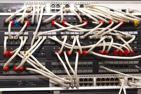 Server rack Patch Panel server rack with cords in different colors Copyrig... Foto stock